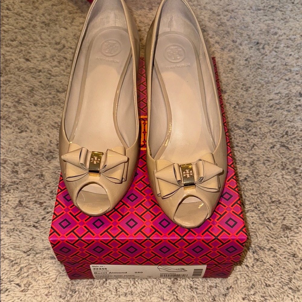 Tory Burch nude wedge